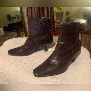 Étienne Aignier brown leather low heeled boots.